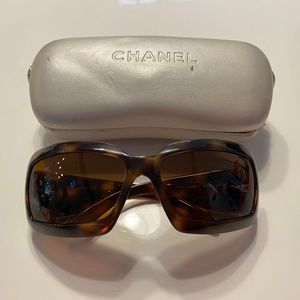 Authentic Chanel Tortoise Sunglasses with MOP CC